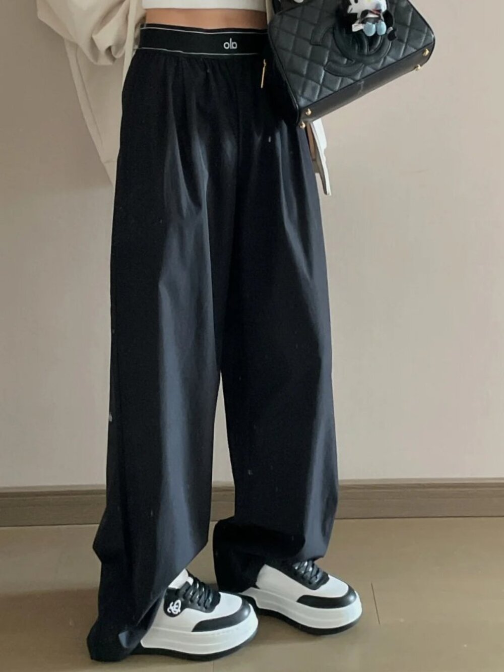 NWT Alo Yoga 🙆🏻♀️Women's Black Straight-leg Trouser 30" Inseam💜(Regular) - Picture 5 of 8